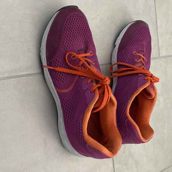 Vionic tennis shoes 8.5 - Picture 4 of 6